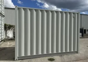 12ft opslagcontainer met vorkzakken en oproldeur